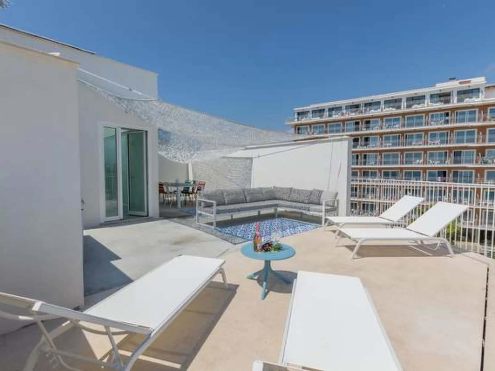 Tolle Wohnung in S'illot-Cala Morlanda mit Terrasse - Buiten