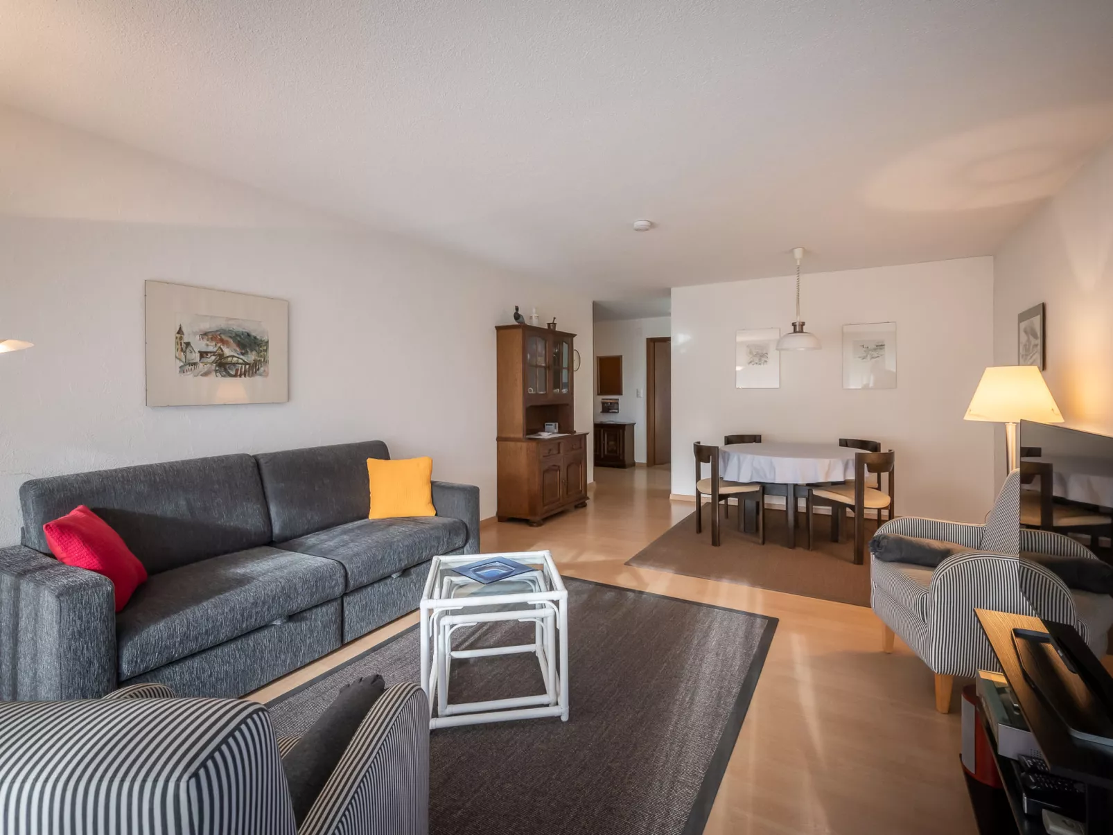 Putzprinz Gujan Ferienwohnung, Haus Surmir B / 16, (Flims Waldhaus). 2.5-Zimmer - Binnen