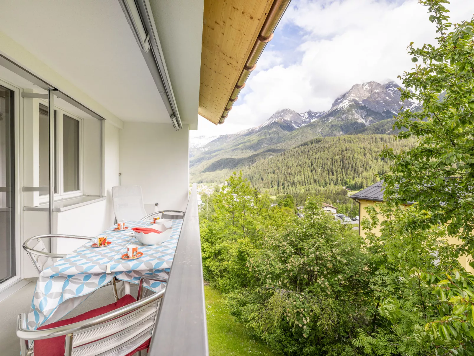WÜEST, (Scuol). - Buiten