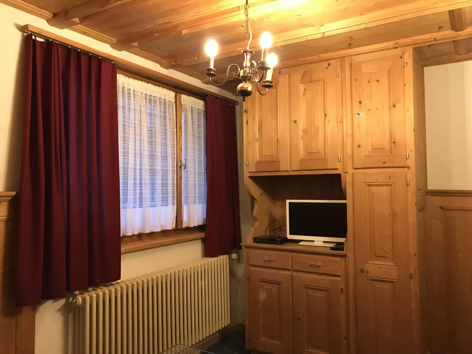 Ferienwohnungen Chasa Valär, (Scuol)