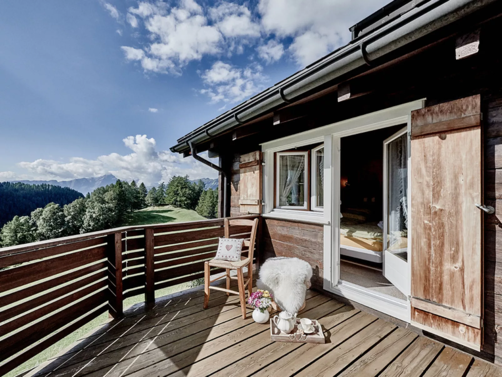 Chalet Lieuretta da Tscharfs, (Feldis). - Buiten