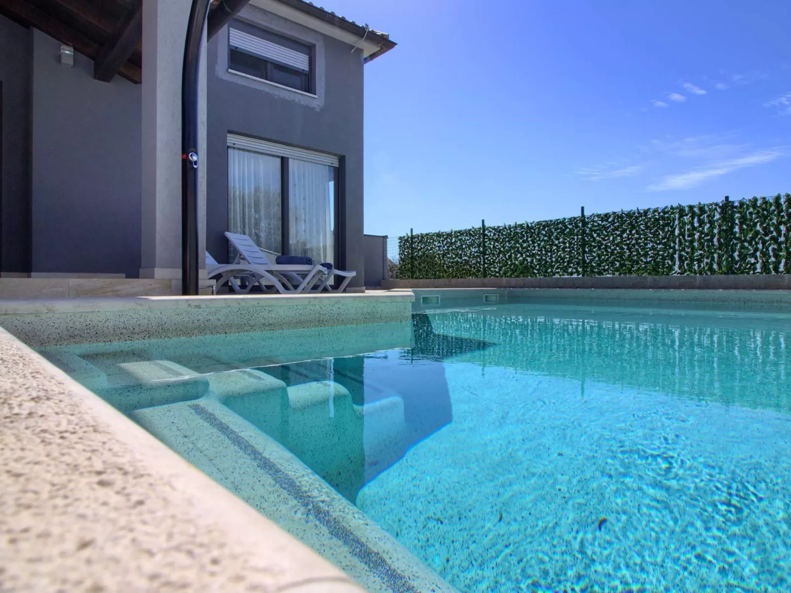Villa Verde with heated pool - Buiten