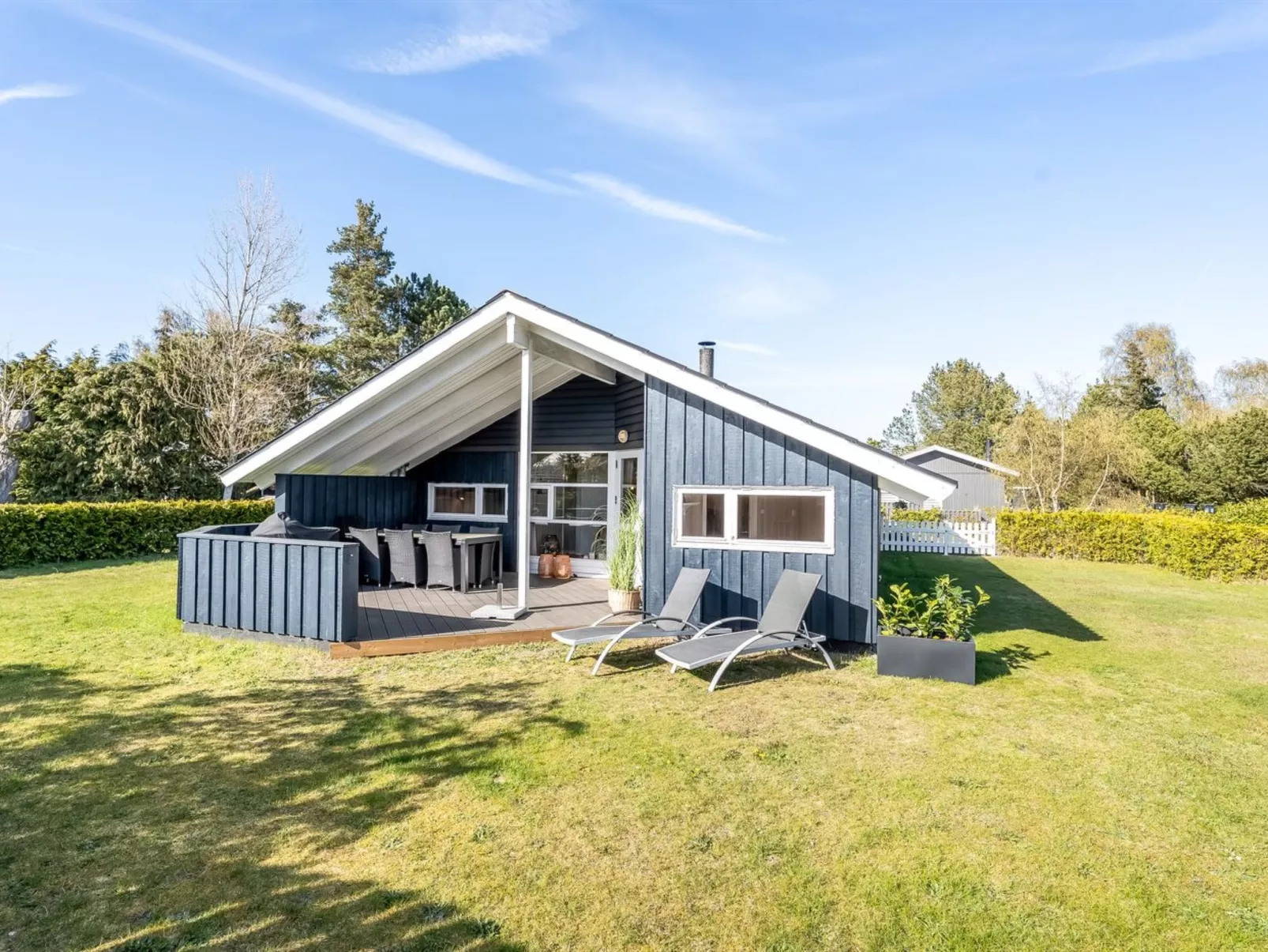 "Roope" - 800m from the sea - Buiten