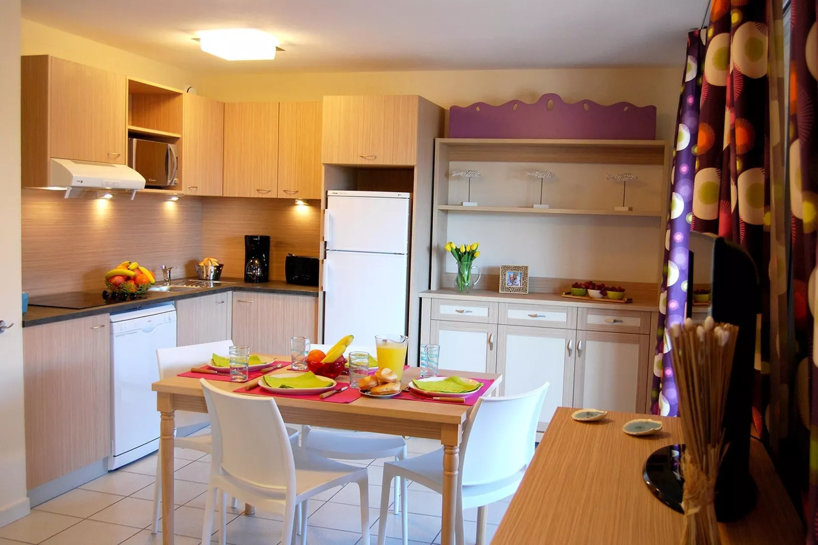 Grand Bleu/Lagrange Vacances Les Pierres de Jade 2 PIÈCES 4 pers PLUS OTA - Eetkamer