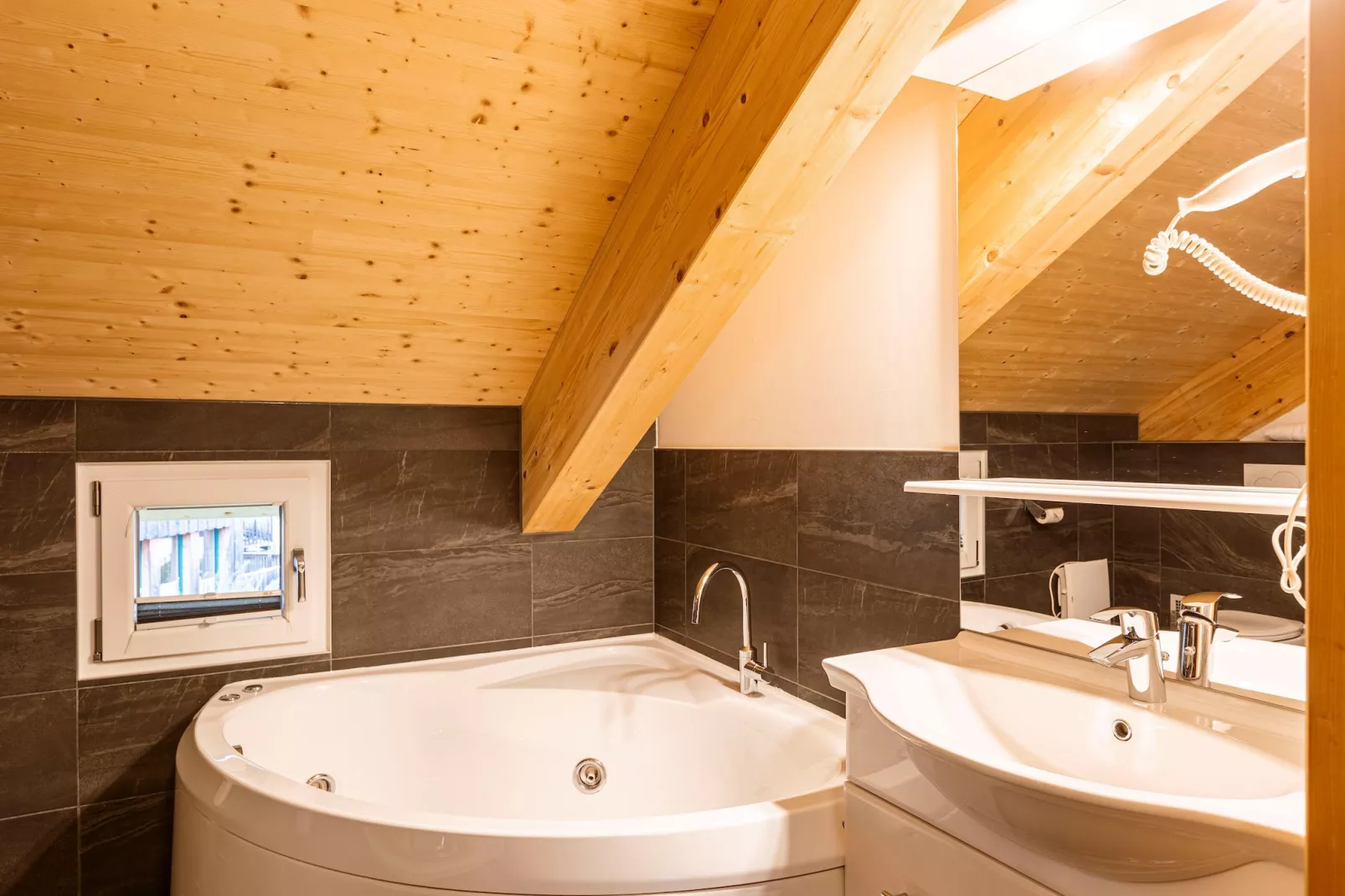 Almdorf Hohentauern 11 - Badkamer
