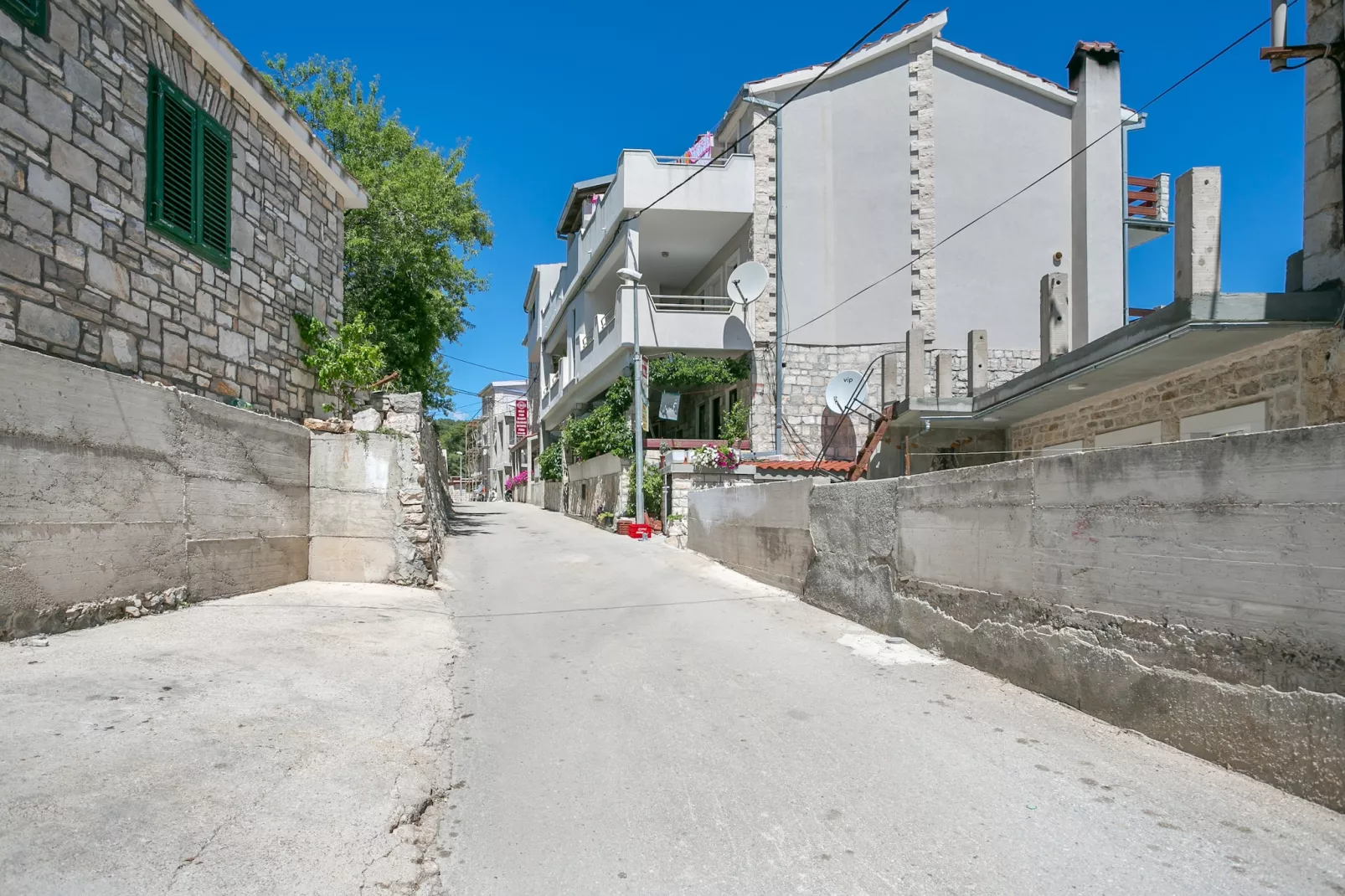 Apartmani Sidrana - Buitenkant zomer
