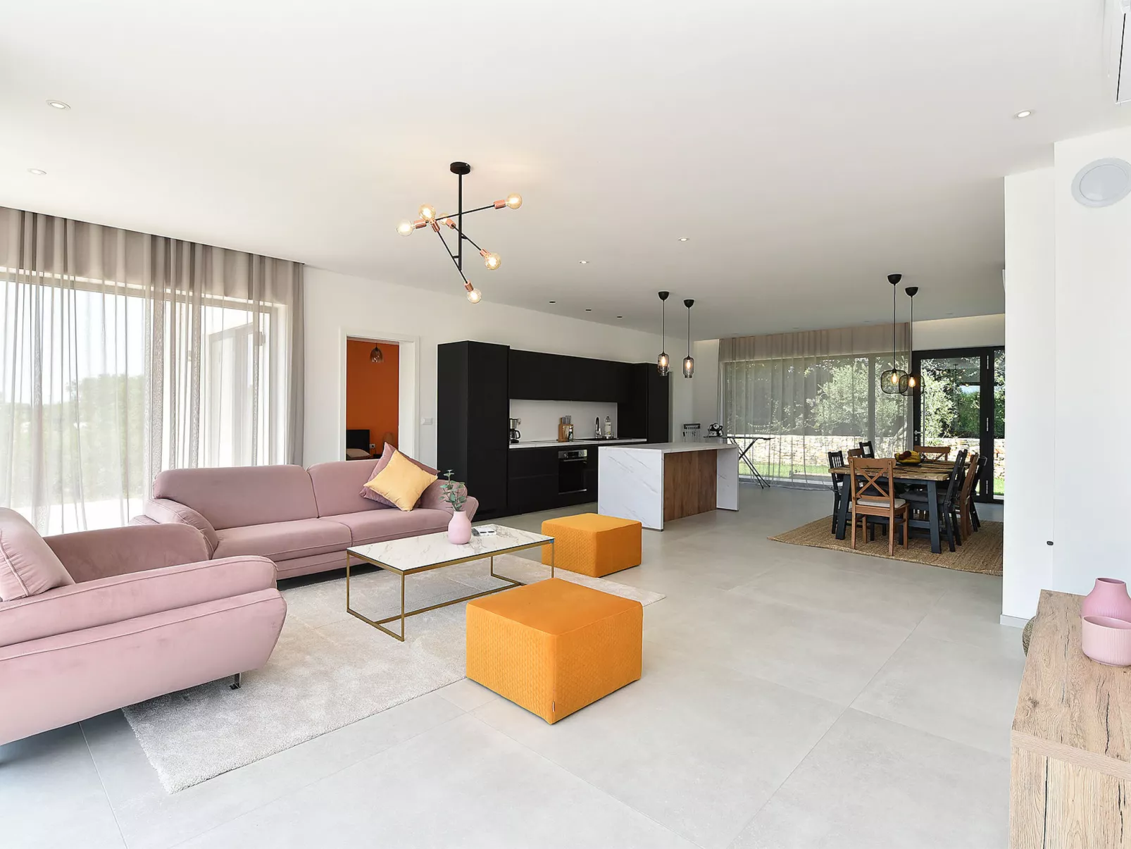 House 2117 - Binnen