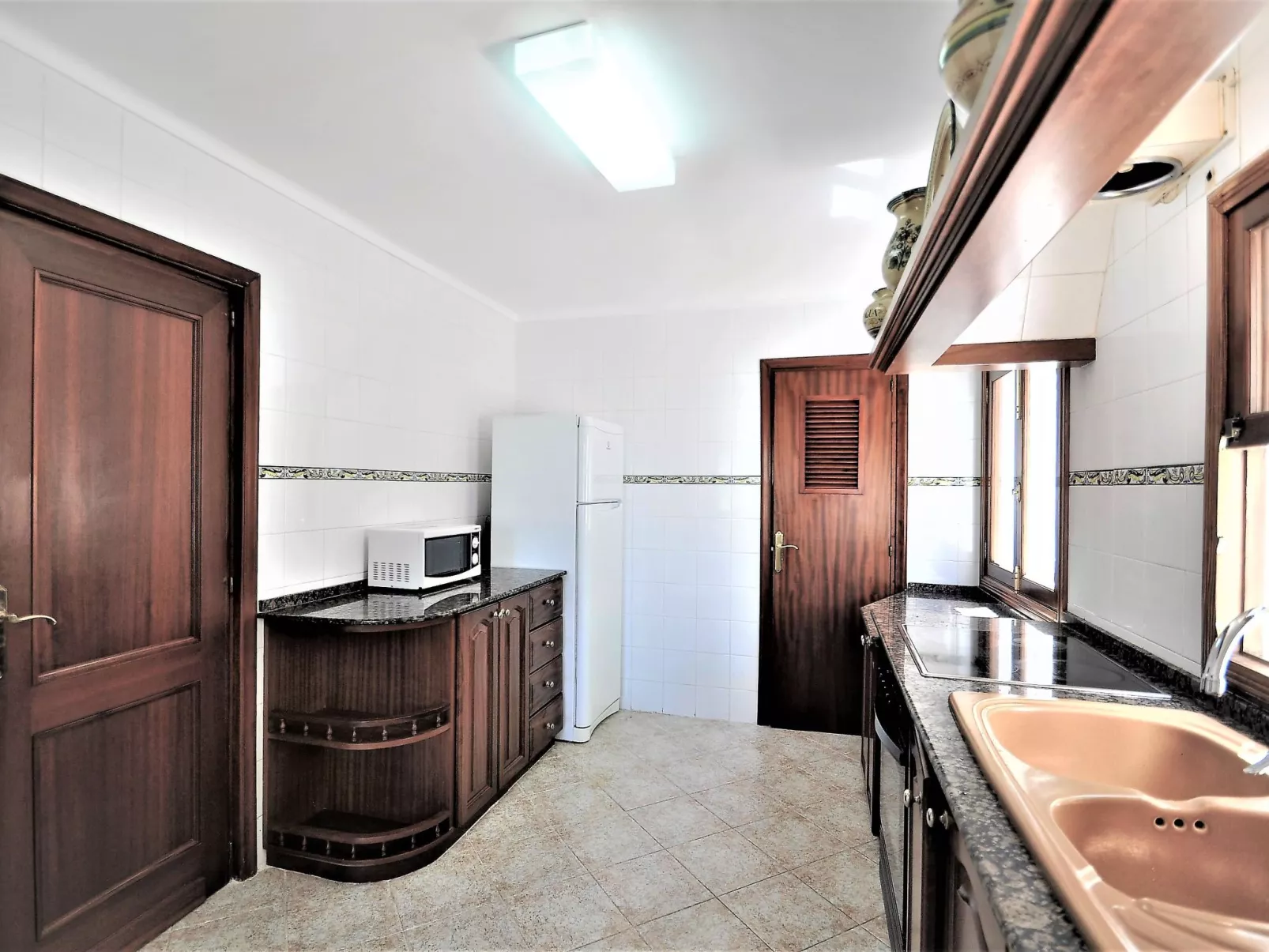 Villa con piscina privada, wifi, aire acondicionado y vistas a montaña ideal pa - Binnen
