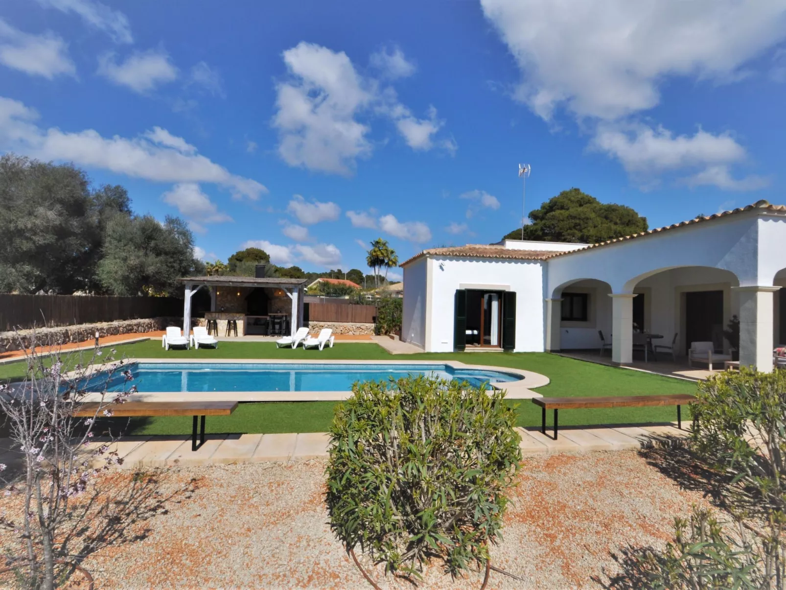 VILLA MONICA en barrio residencial de Cala Pi para 6 personas con piscina priva - Buiten