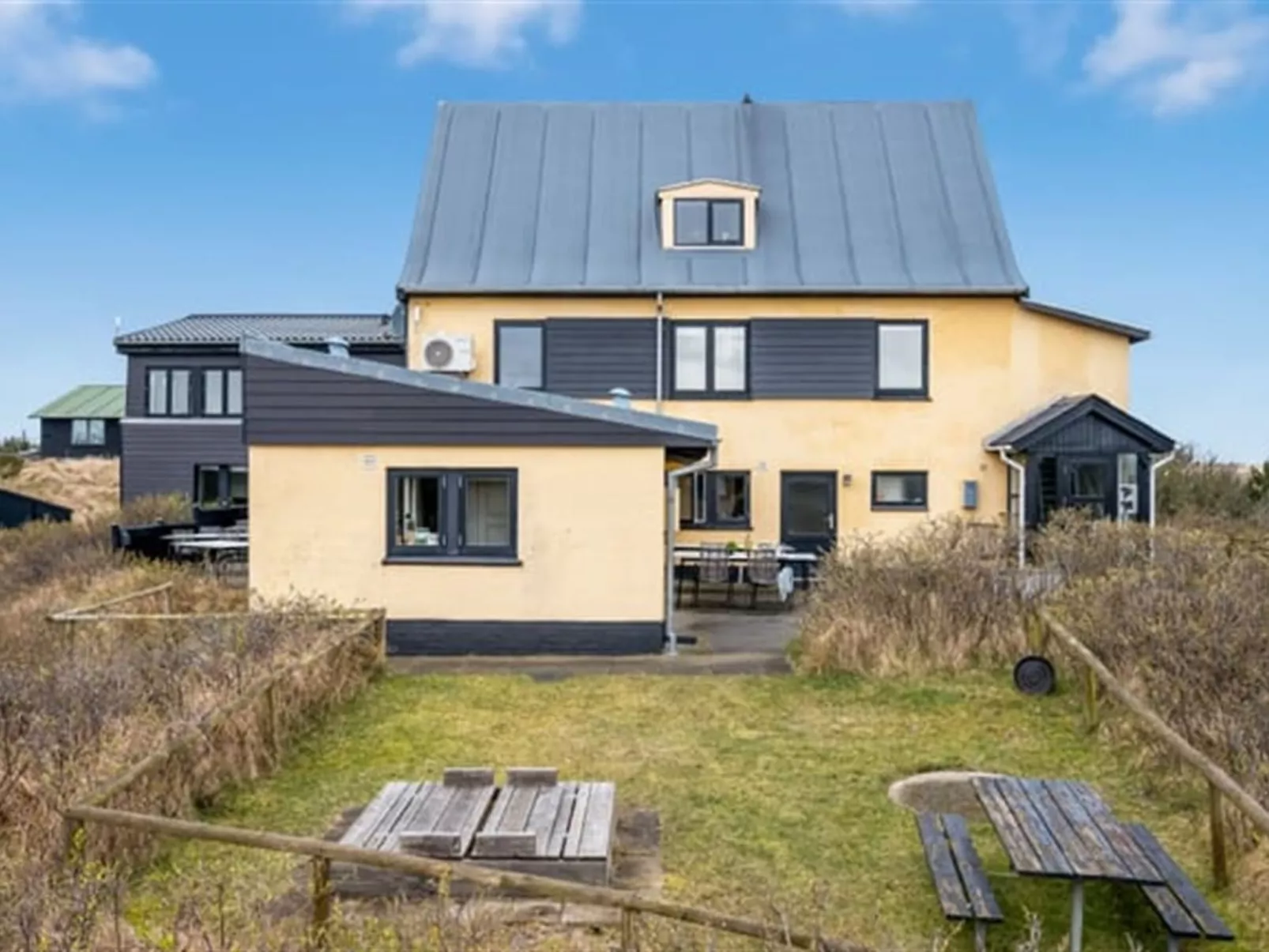"Gunhilda" - 300m from the sea - Buiten