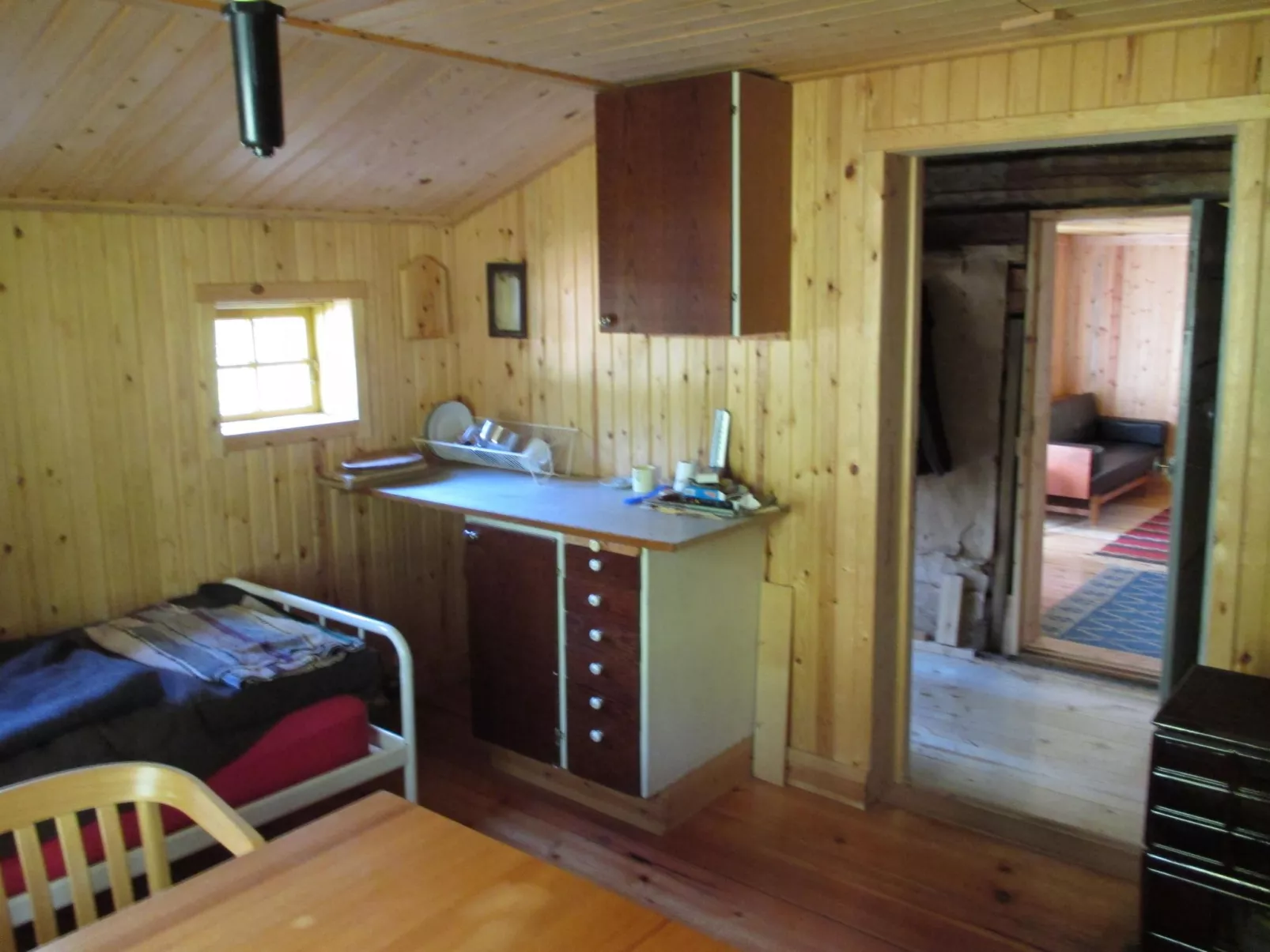 Einfache Holzhütte für das wahre Naturerlebnis am Stausee - Binnen