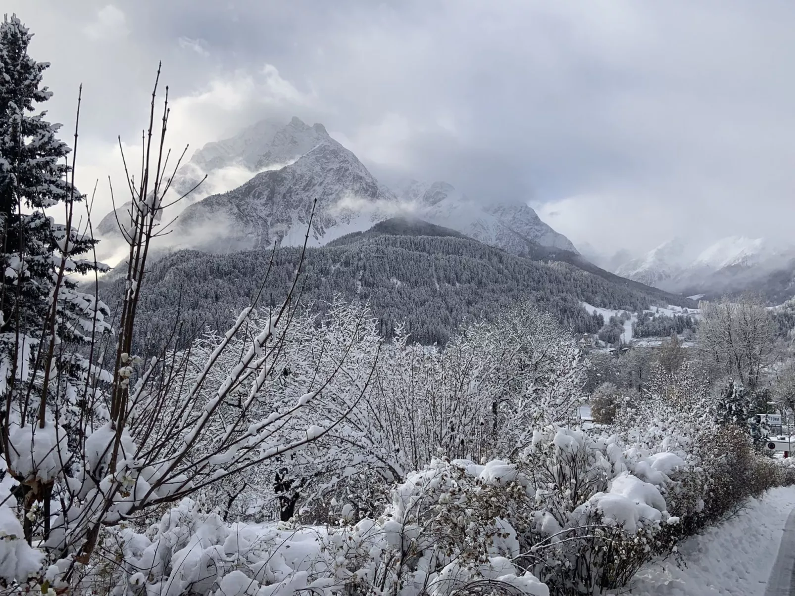 Chasa Tusa 1, (Scuol). - Buiten