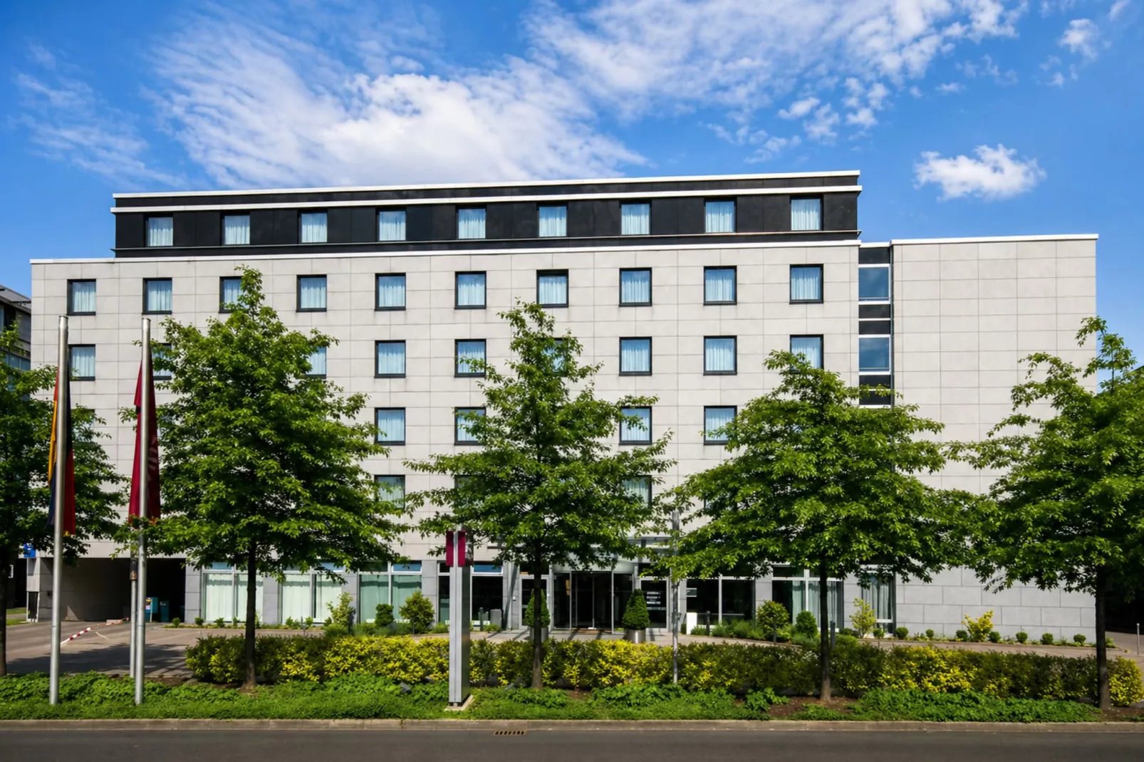 Hotel Düsseldorf - Standard Double Room - Buitenkant zomer