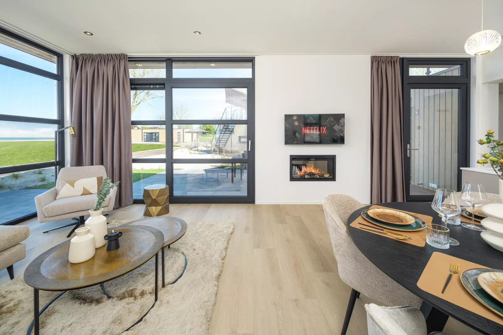 Villa L-Meerzicht | 4 pers. - Eetkamer
