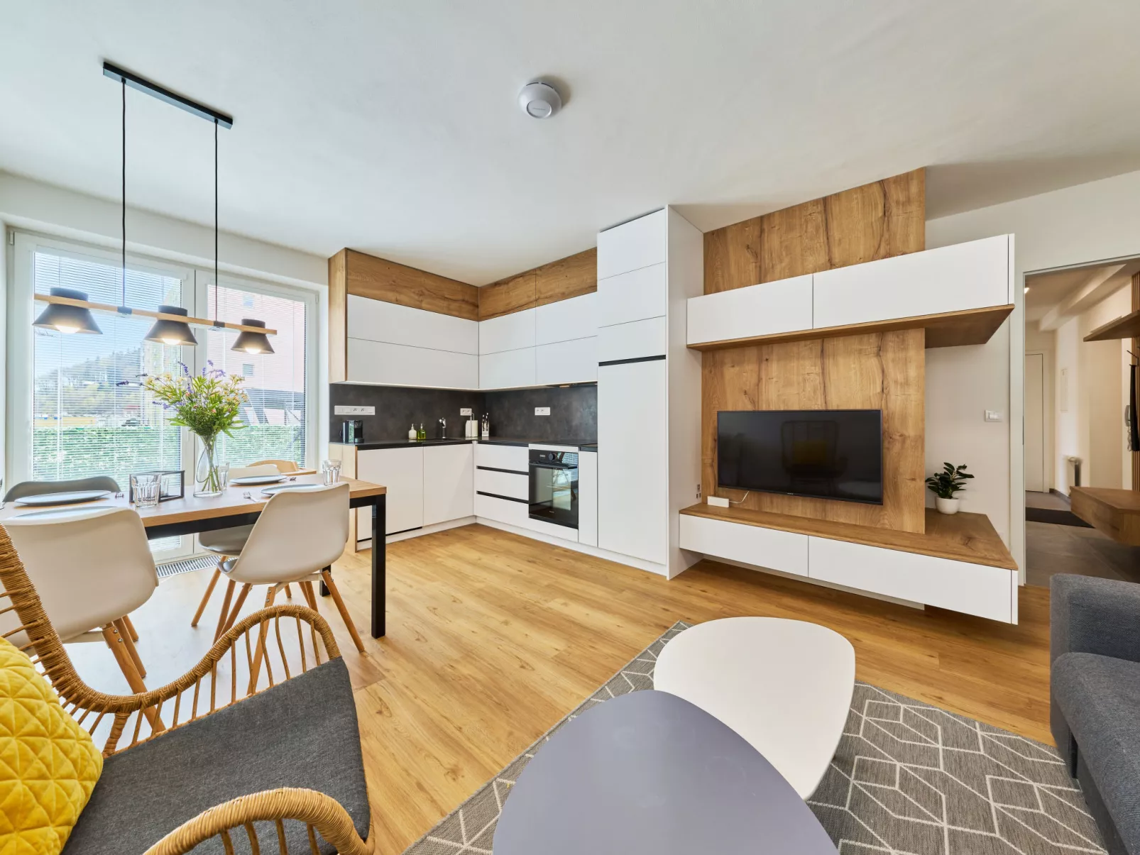 Chic Mountain Terrace Lounge - Binnen
