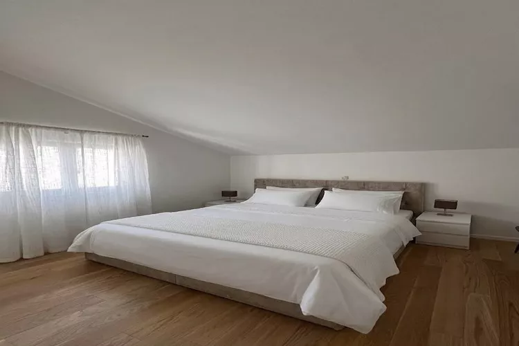 Guest House Kono - Two-Bedroom Apartment with Balcony and Sea View - Marka Gjaje Street - Slaapkamer