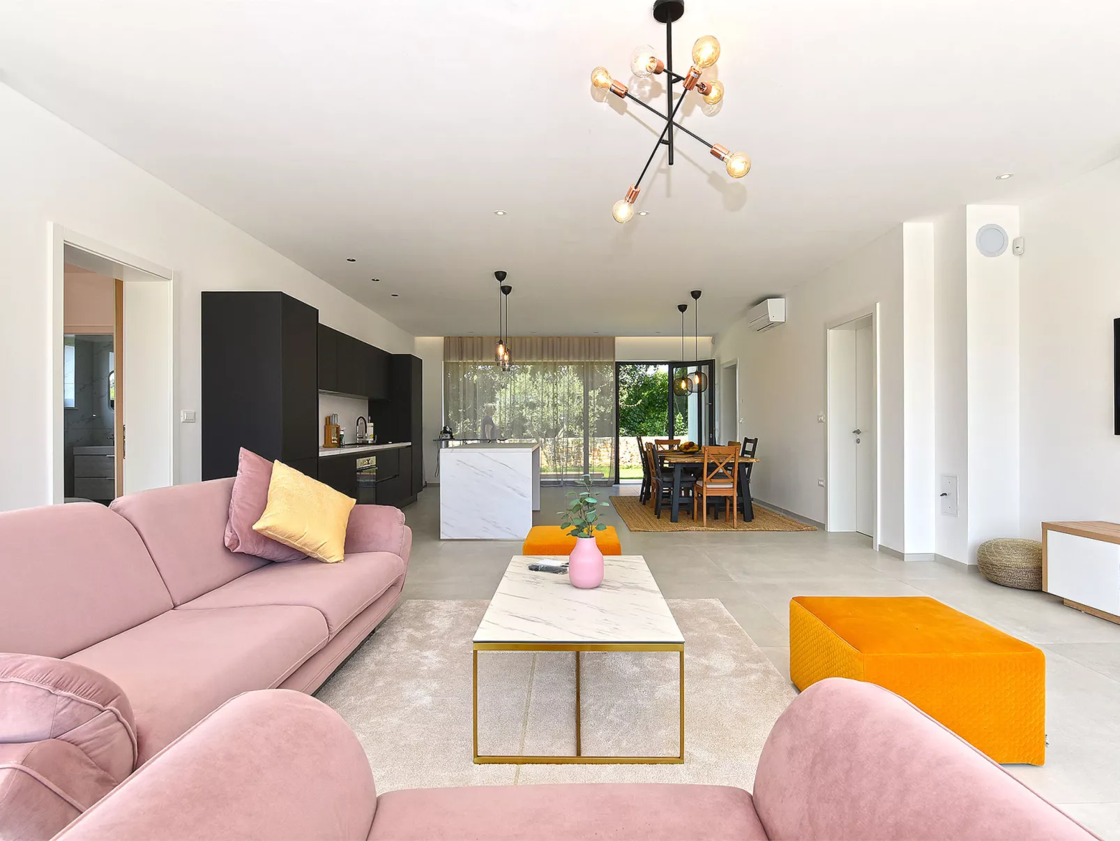 House 2117 - Binnen