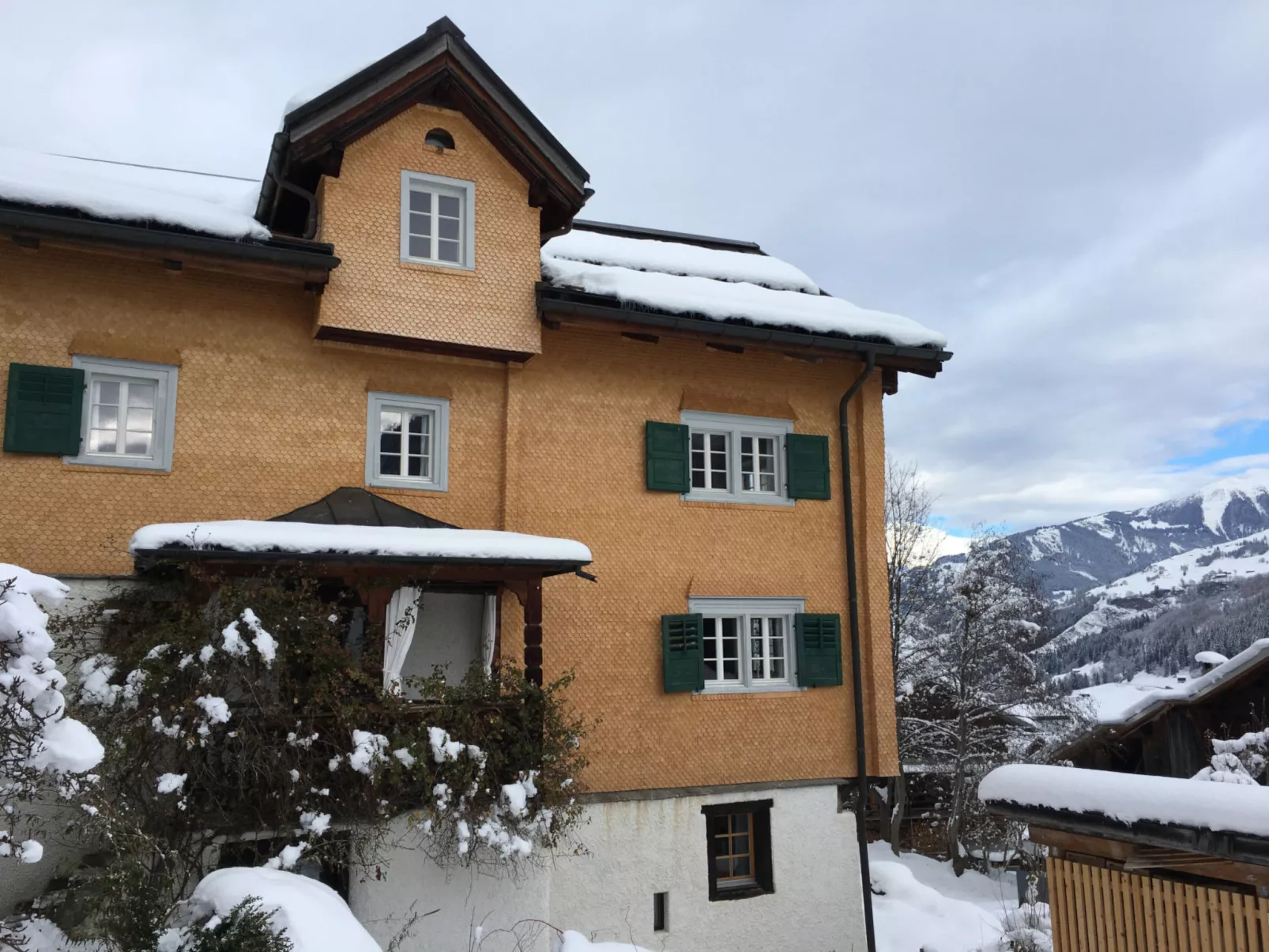 Altes Pfarrhaus, Surcasti, (Surcasti). - Buiten
