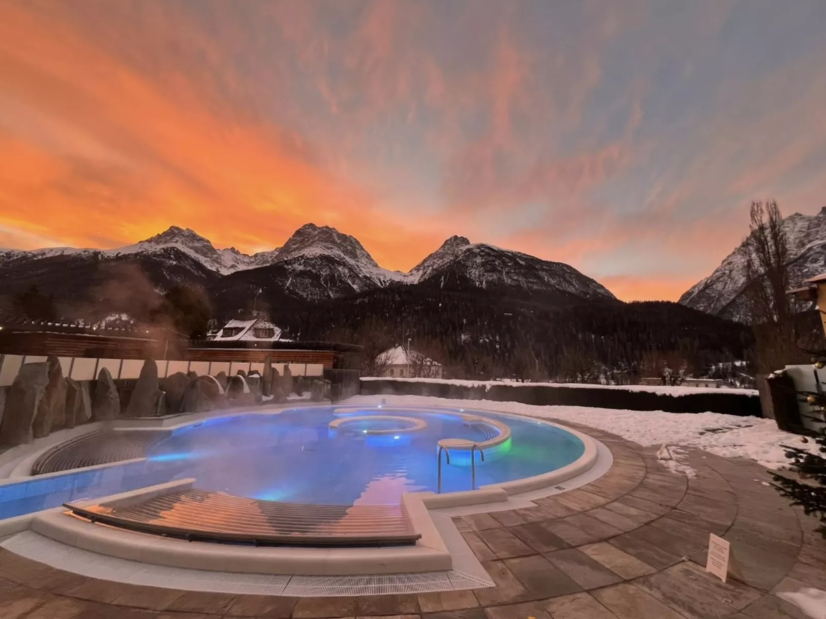 Chasa Calcagnini, (Scuol). - Buiten