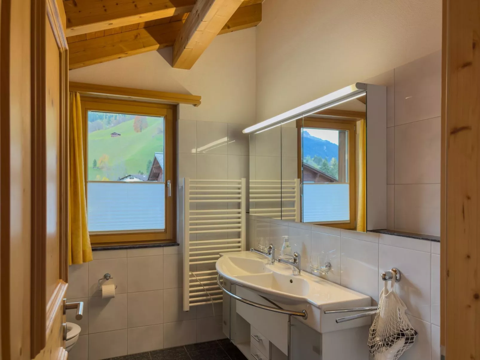 Bergparadies im Laub B5 3½-Zimmerwohnung - Binnen