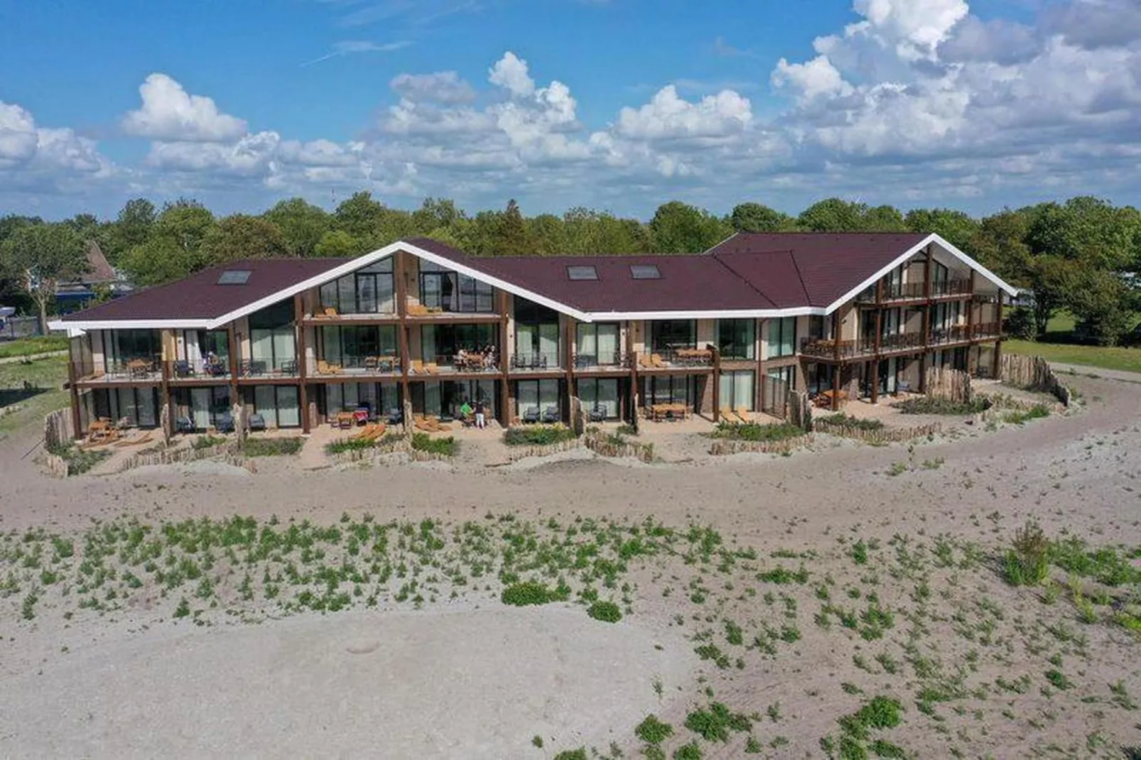 Luxury Beach Apartment | 8 Pers. - Buitenkant zomer