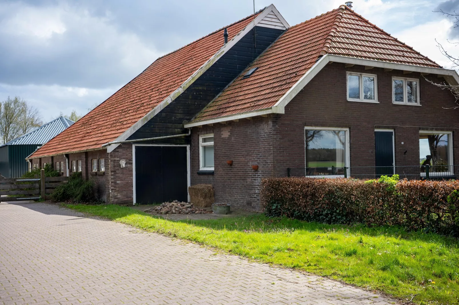 De Kibbelhoeve - Buitenkant zomer