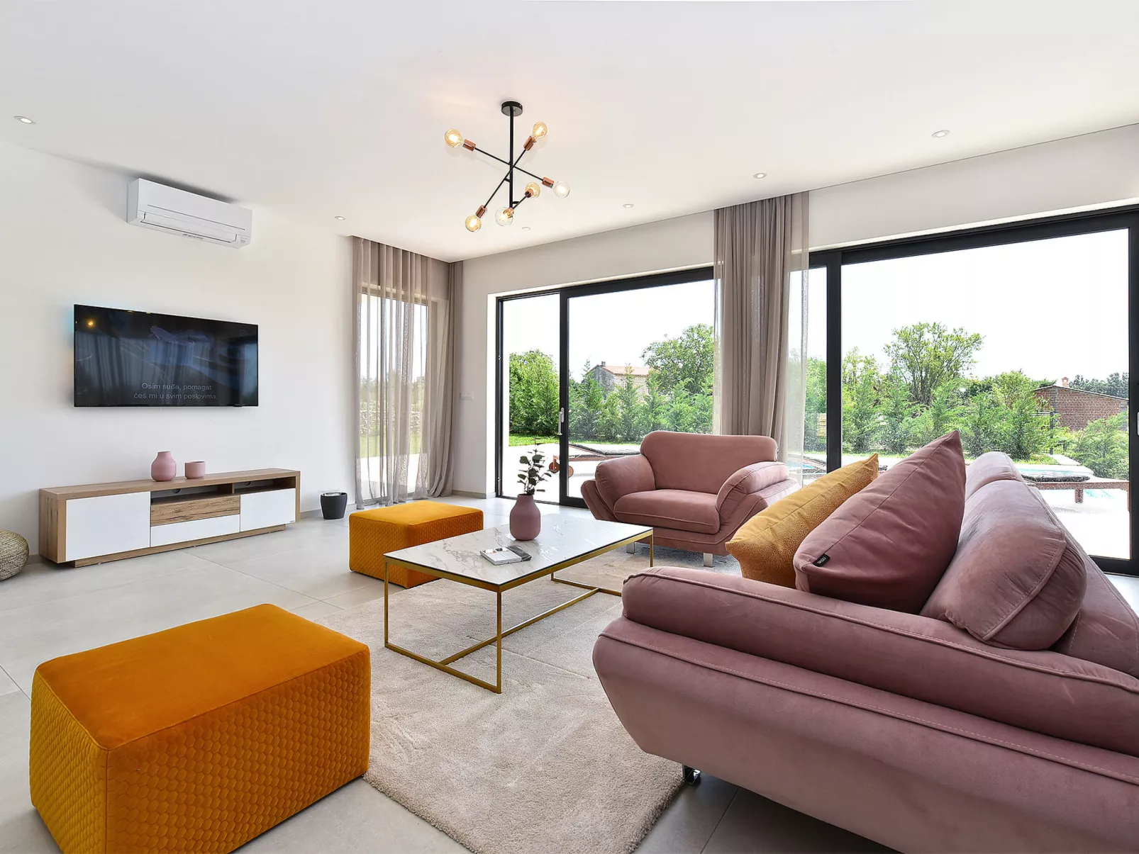 House 2117 - Binnen