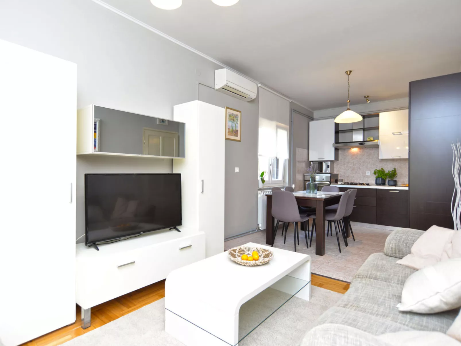 House 2174 - Binnen