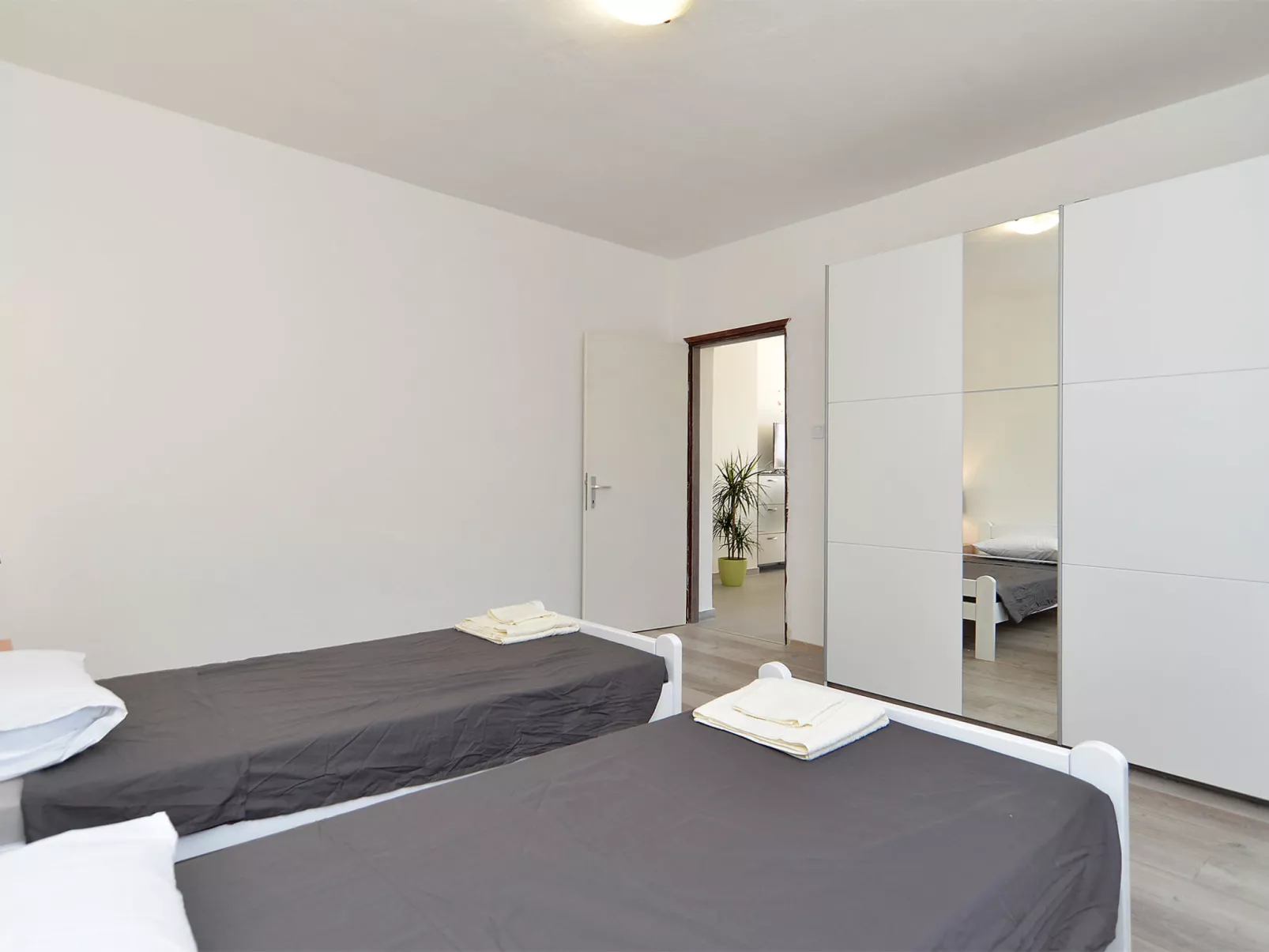 House 2136 - Binnen