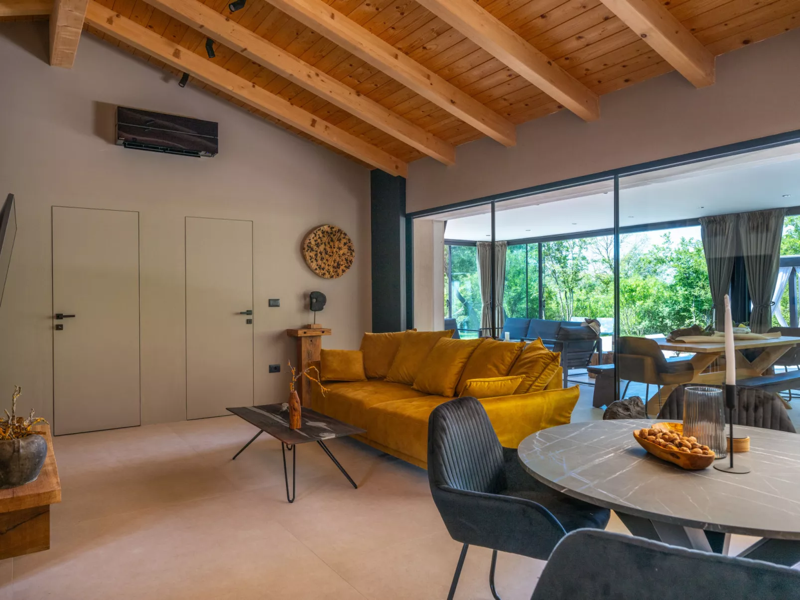 House 2363 - Binnen