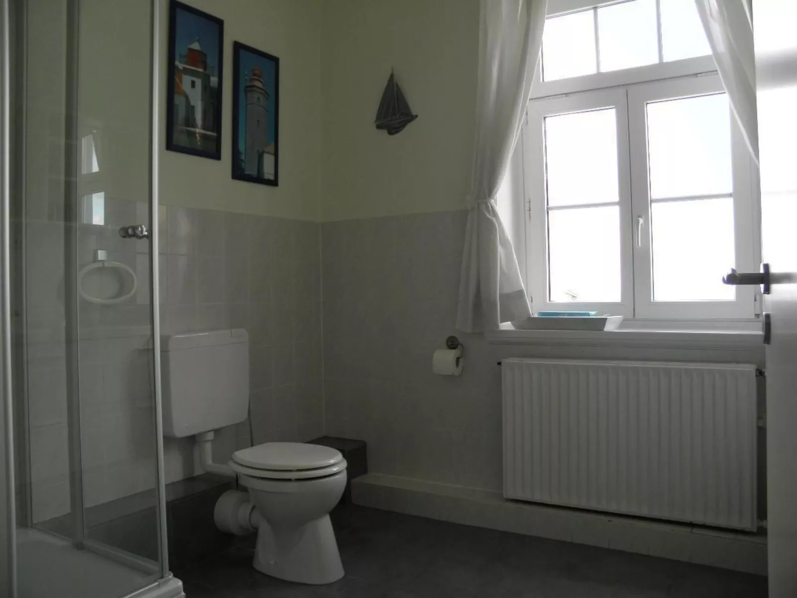 Freundlich eingerichtete Wohnung mit Meerblick - Binnen