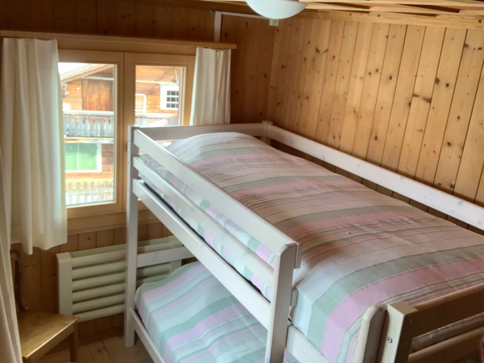 Charmantes Alpen-Appartement in Conters, (Conters), - Buiten