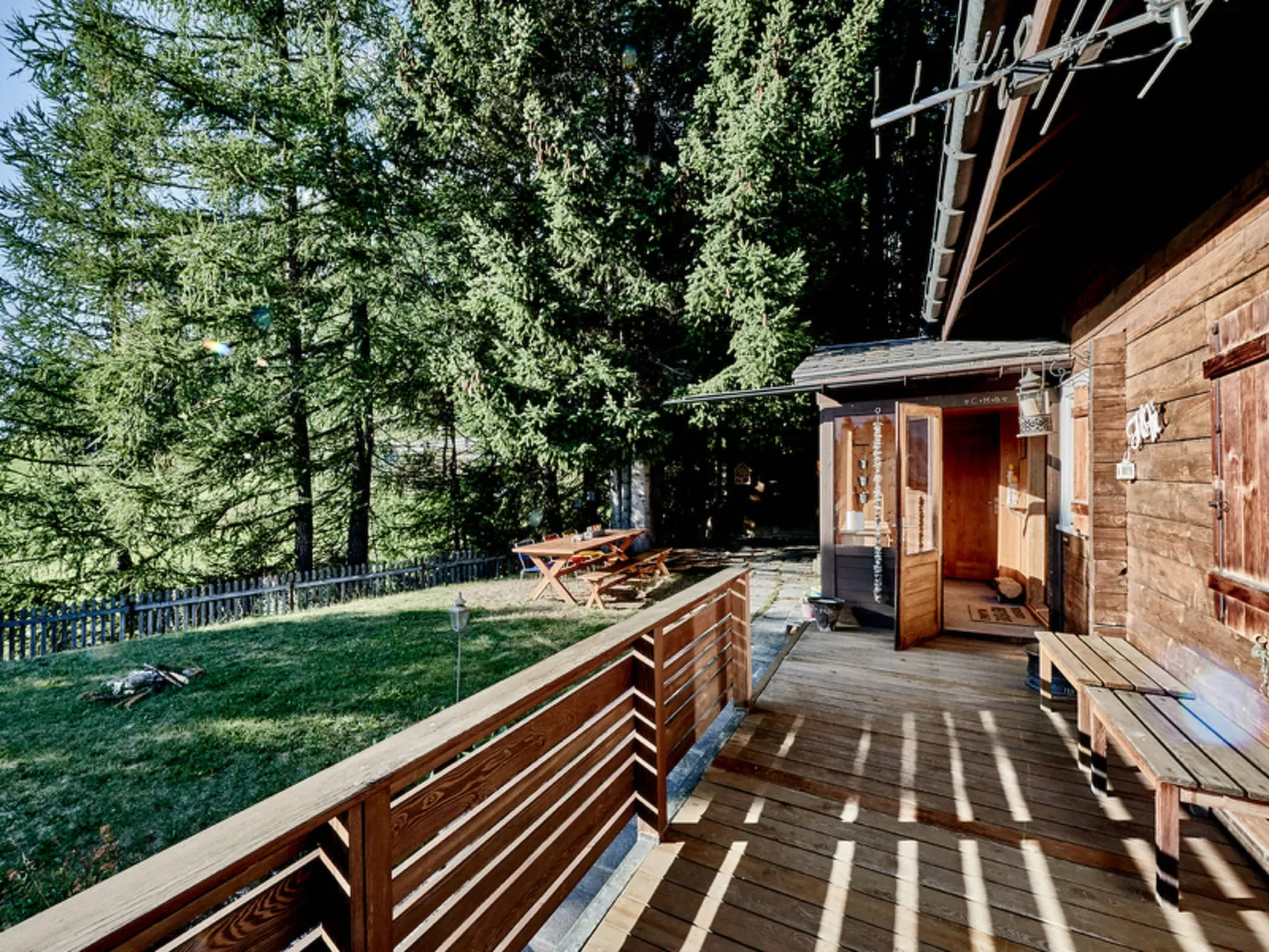 Chalet Lieuretta da Tscharfs, (Feldis). - Buiten