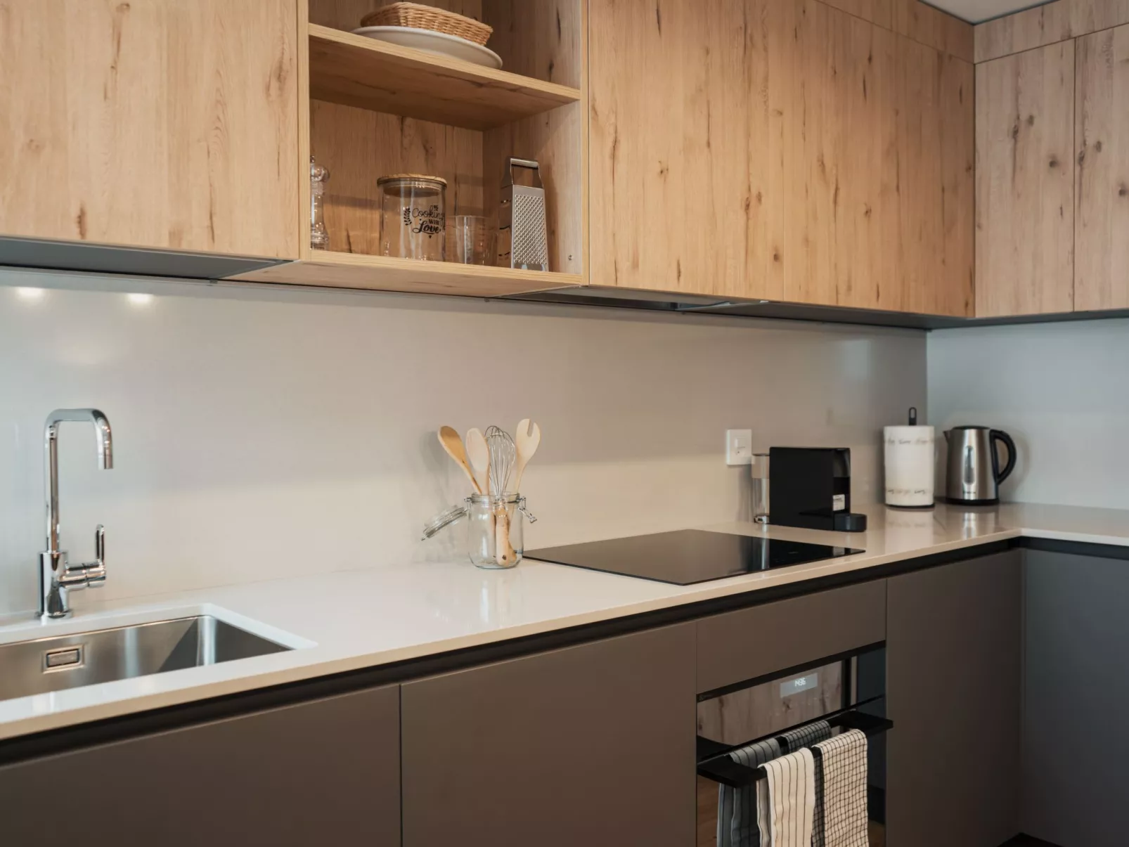 Alpine Apartments, (San Bernardino). - Binnen