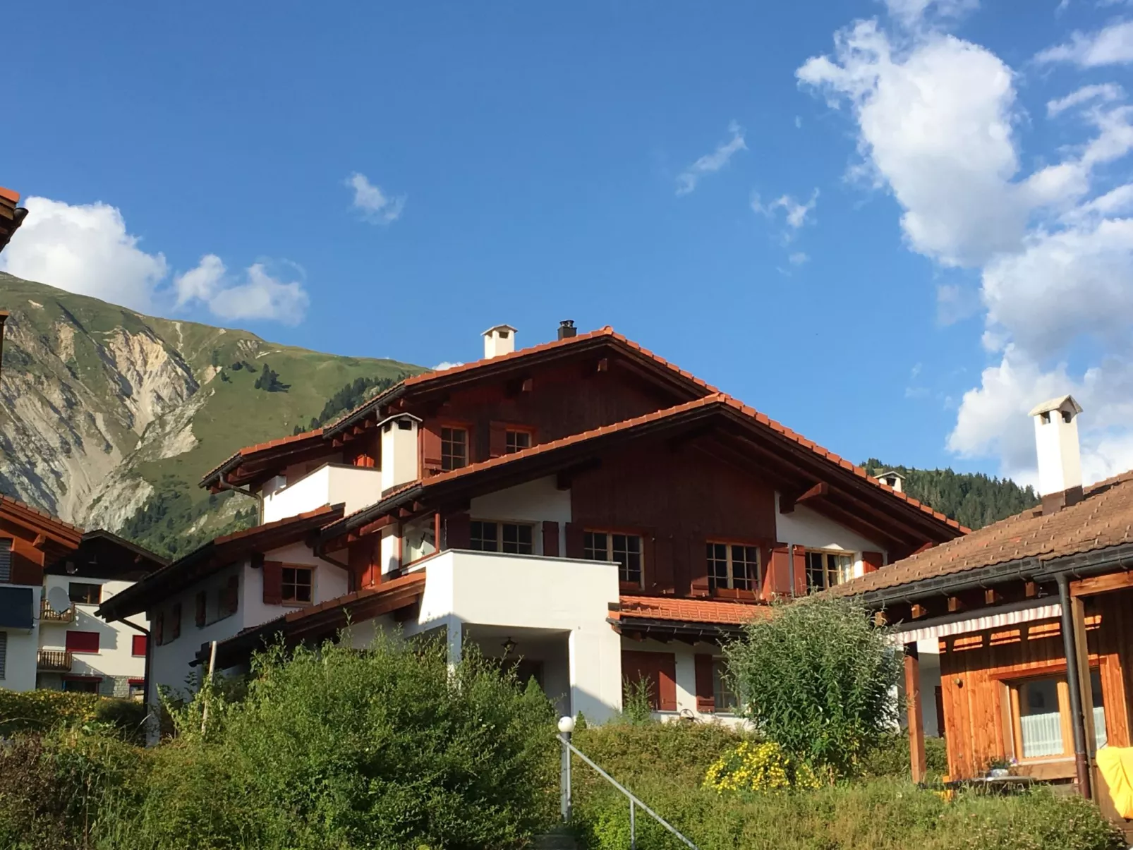 Tgèsa La Tscheppa A Vujevic, (Camischolas Sedrun). - Buiten