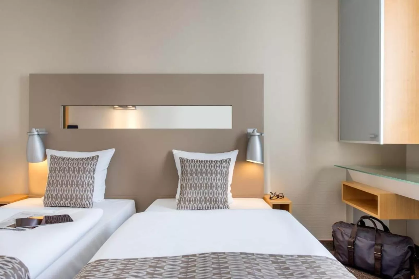 Hotel Düsseldorf - Standard Twin Room - Slaapkamer