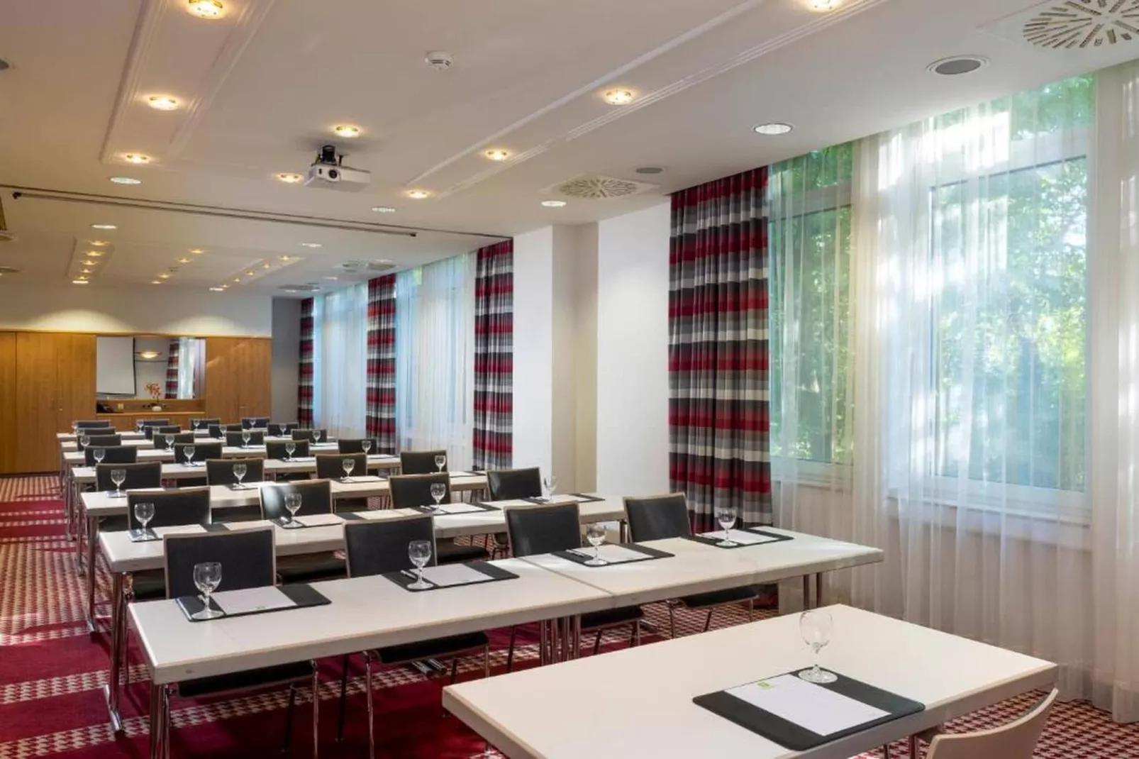 Holiday Inn Frankfurt Neu-Isenb - Standard Double Room - Faciliteiten