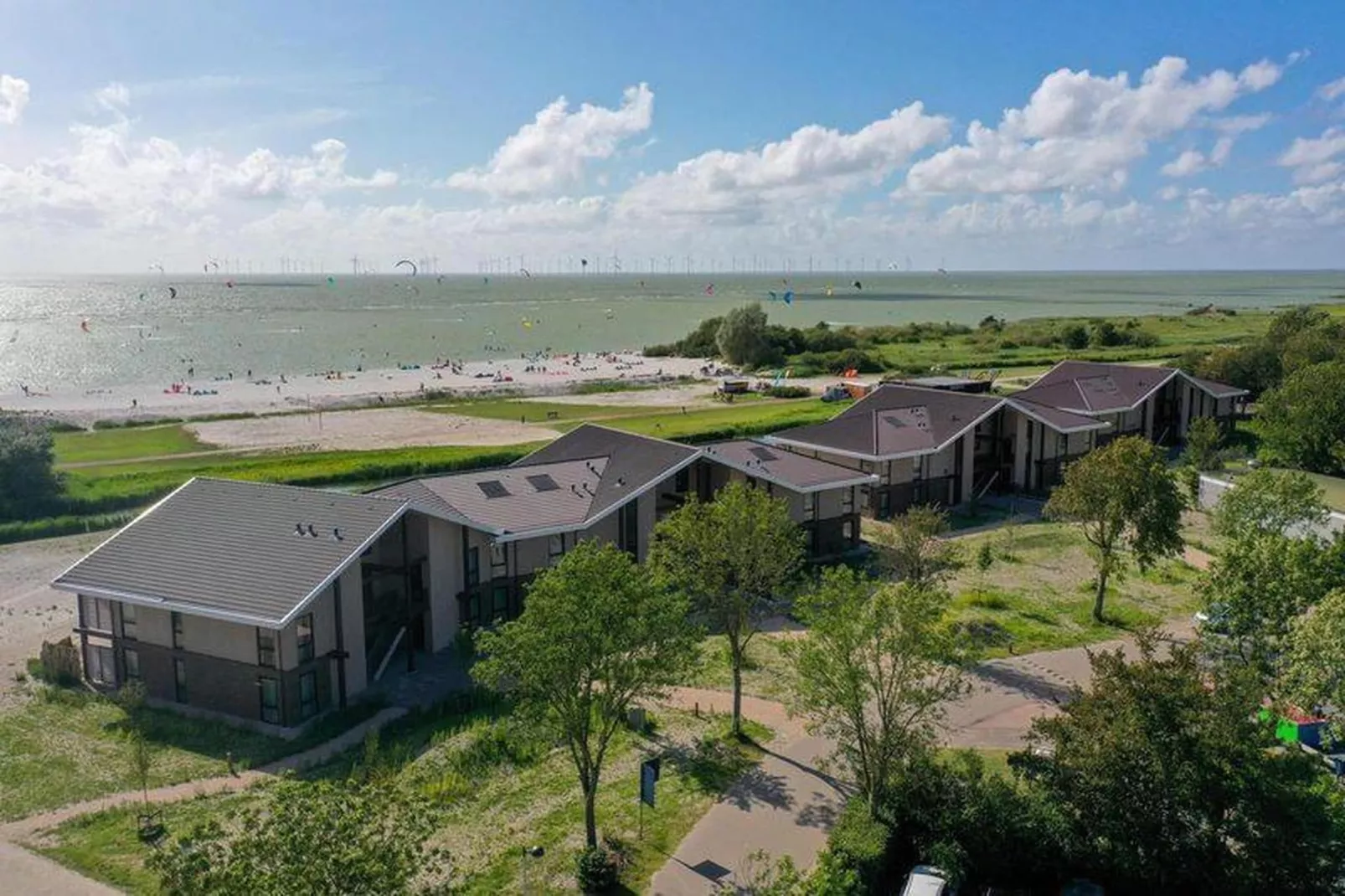 Luxury Beach Apartment | 4 Pers. - Buitenkant zomer
