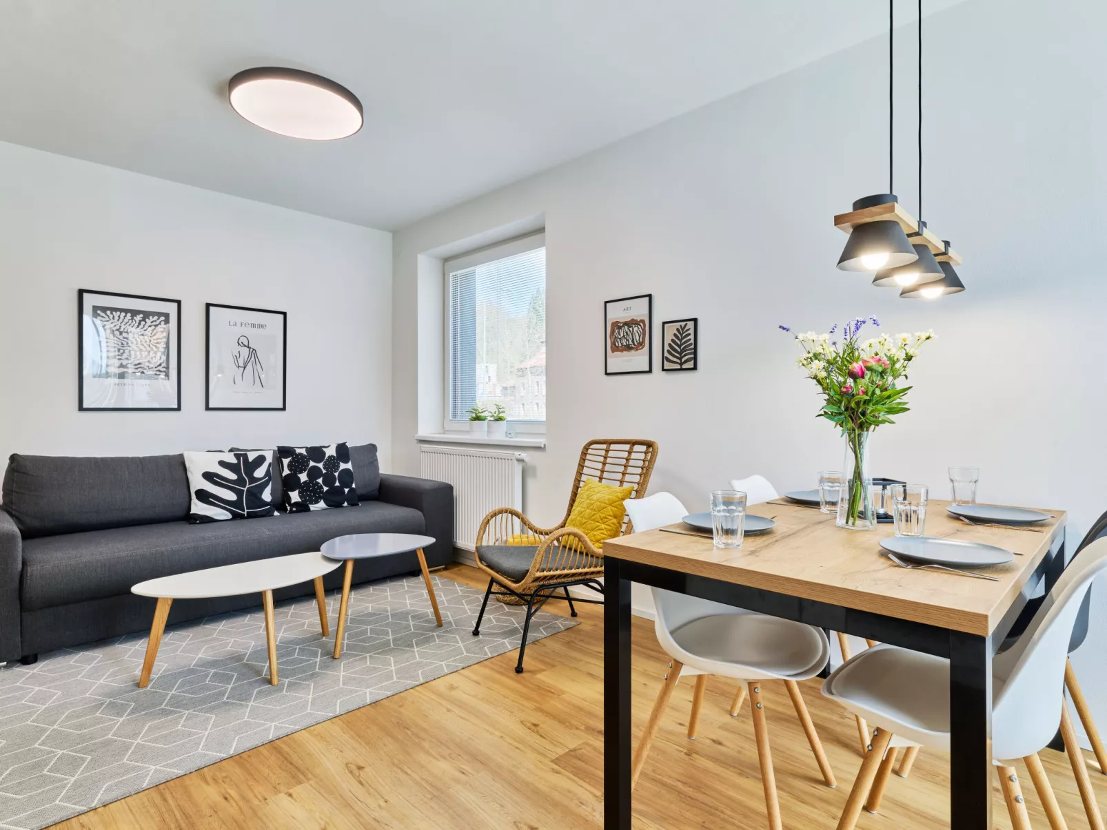 Chic Mountain Terrace Lounge - Binnen