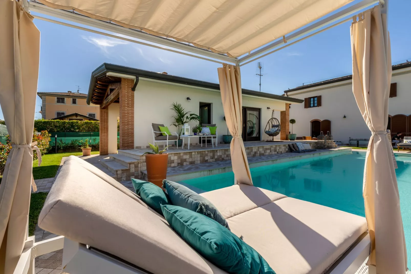 The Luxury Beach Villa - Zwembad