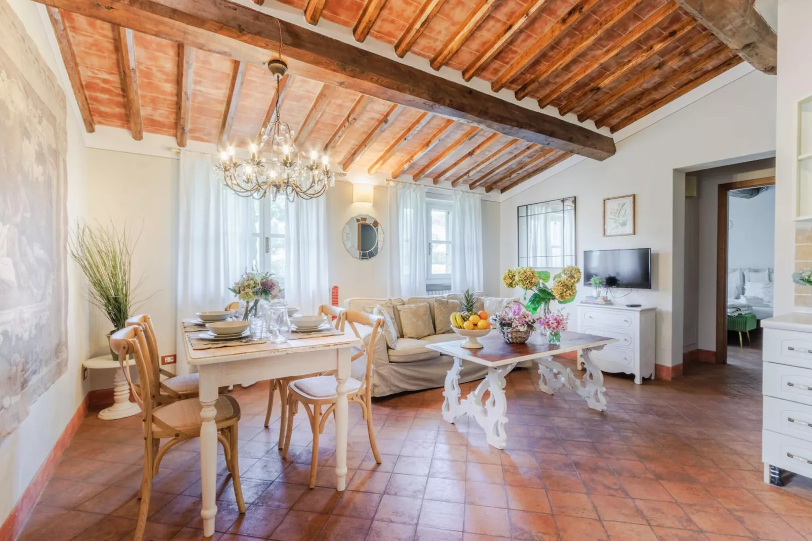 Pietro Farmhouse Apartment in Wine Resort in Lucca - Woonkamer