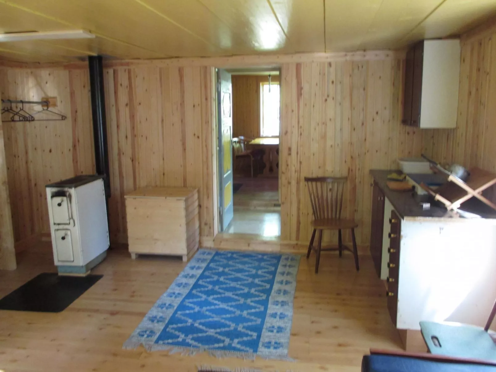 Einfache Holzhütte für das wahre Naturerlebnis am Stausee - Binnen