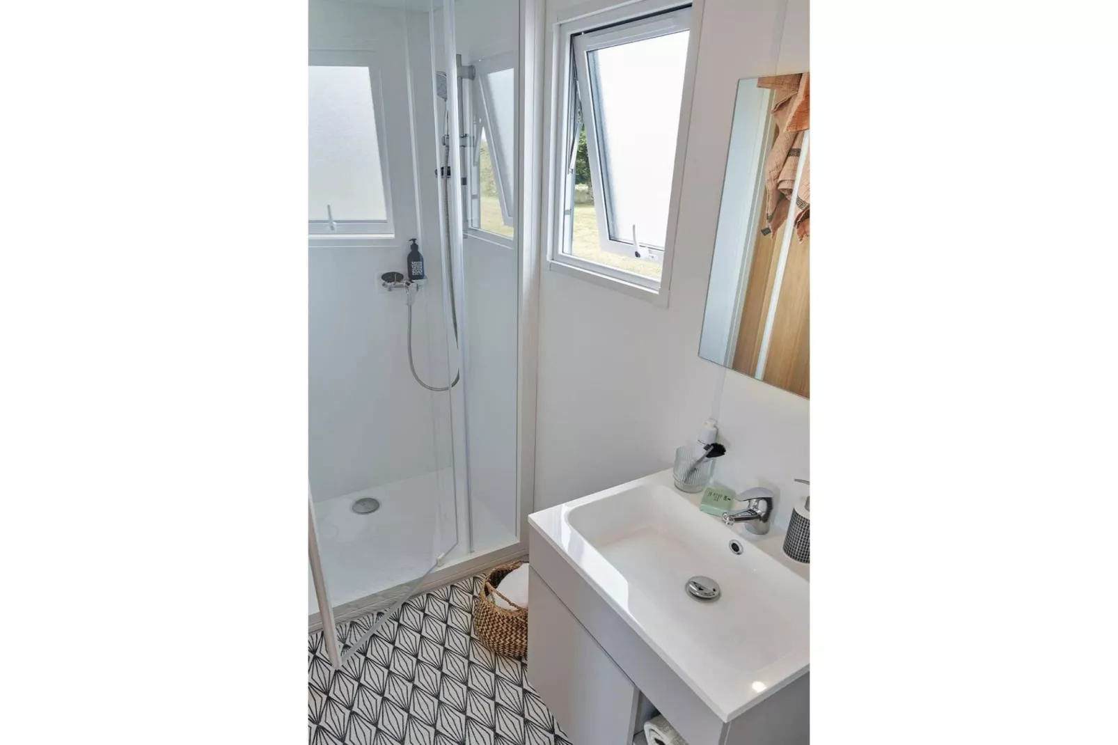 Caravan Bosrand Lembeke 5 - Badkamer