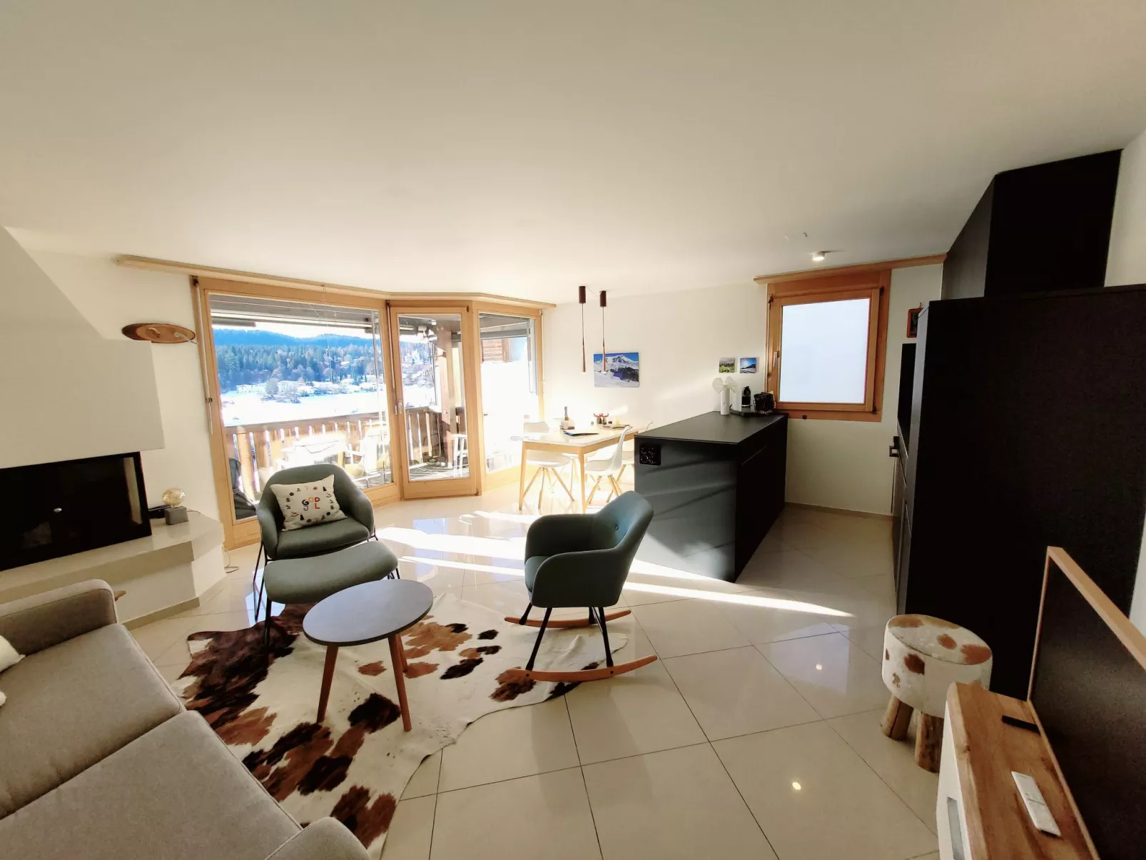 Fewo Cordial im Casa Erizun, (Flims Dorf). 3.5 Zimmer Ferienwohnung mit Bad/WC, - Binnen