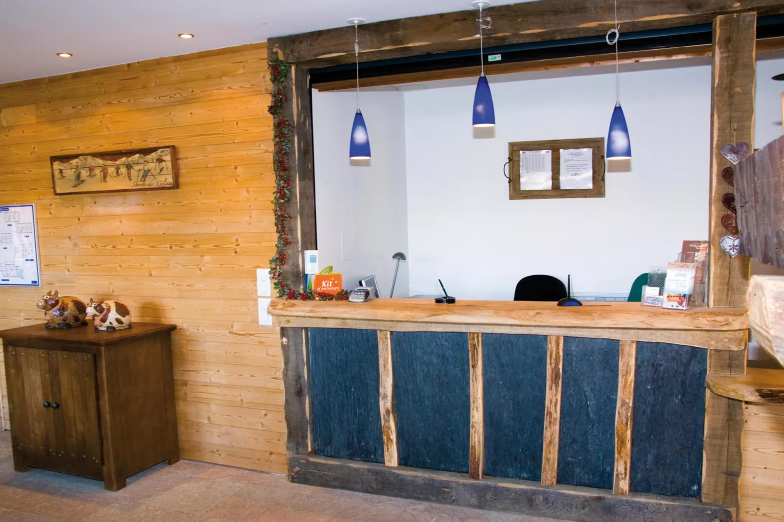 Les Chalets de l'Adet One alcove bedroom for six OTA - Hal-ontvangst