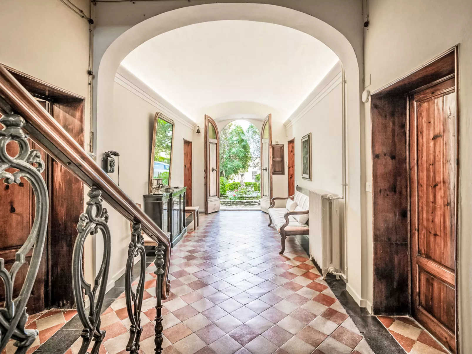 Villa mit Garten und privatem Pool - Buiten