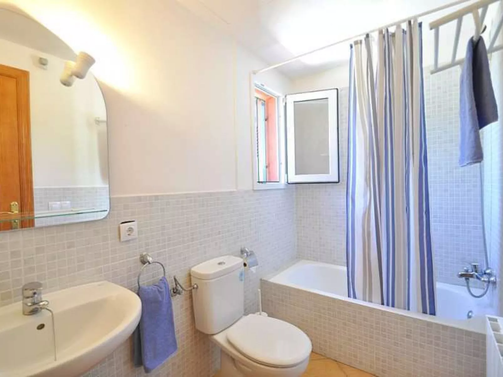 VILLA en Zona residencial tranquila con piscina privada ideal para familias - W - Binnen