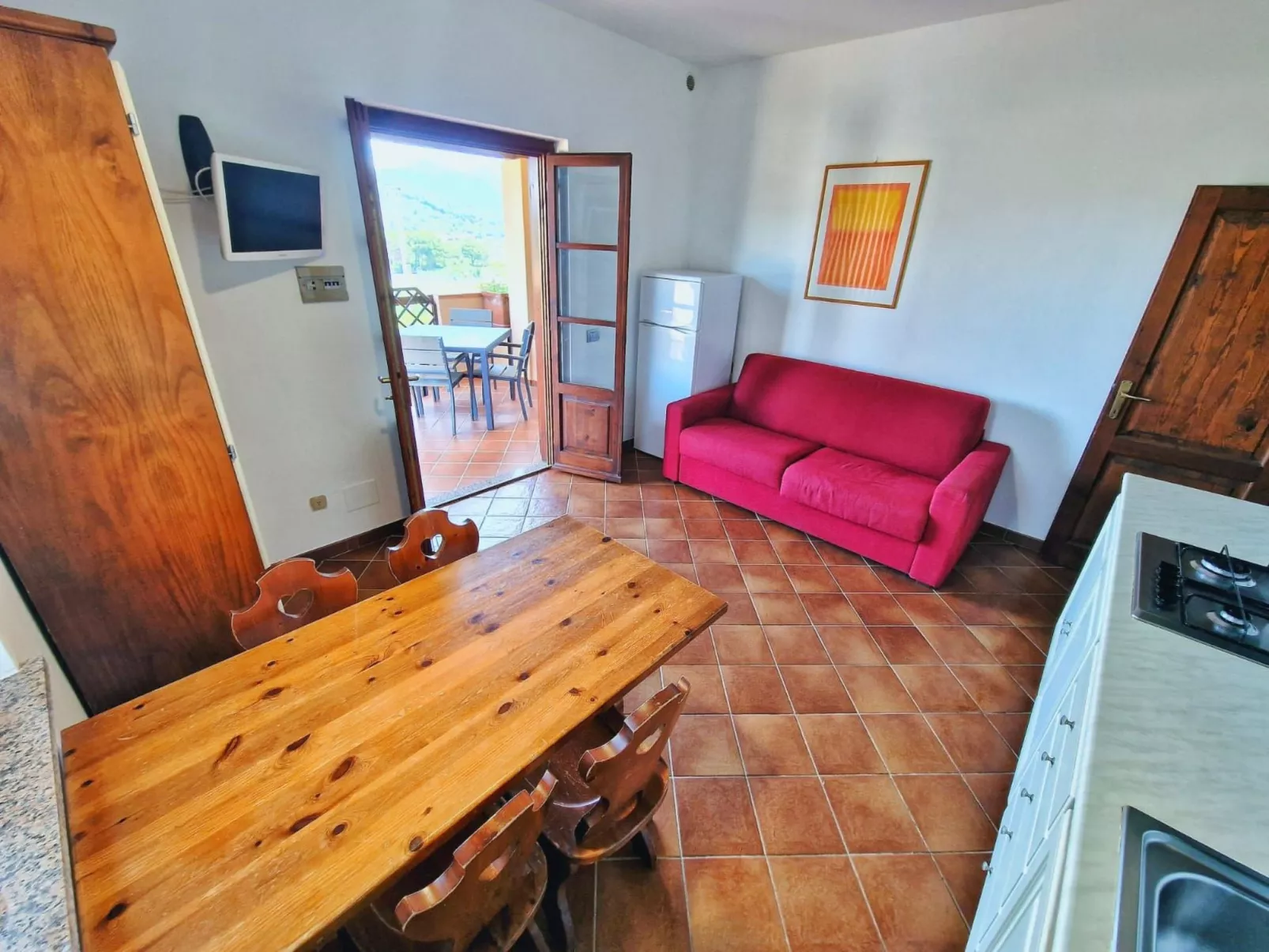 Zweizimmerwohnung mit Schlafzimmer mit Doppelbett und Schlafsofa - Image-tags.info