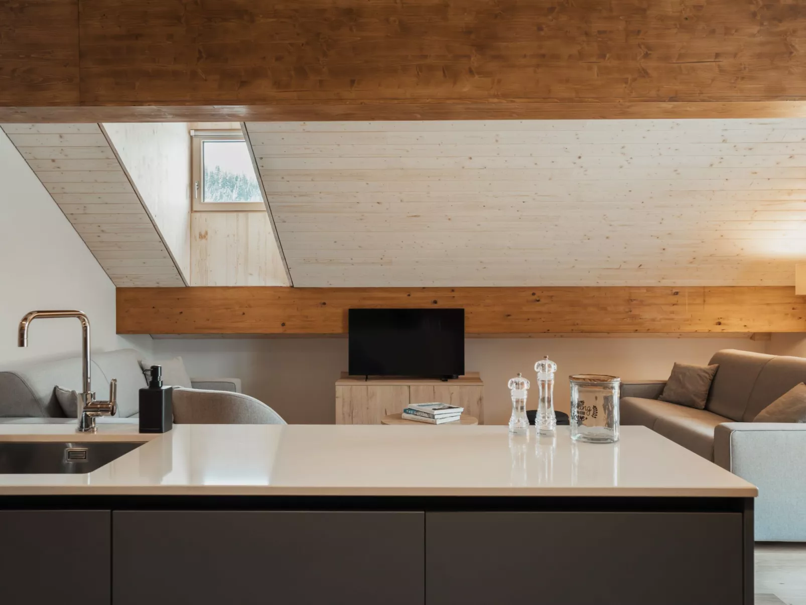 Alpine Apartments, (San Bernardino). - Binnen