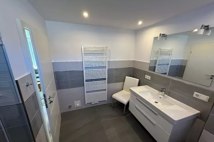 Ferienwohnung Schöne Aussicht - Badkamer